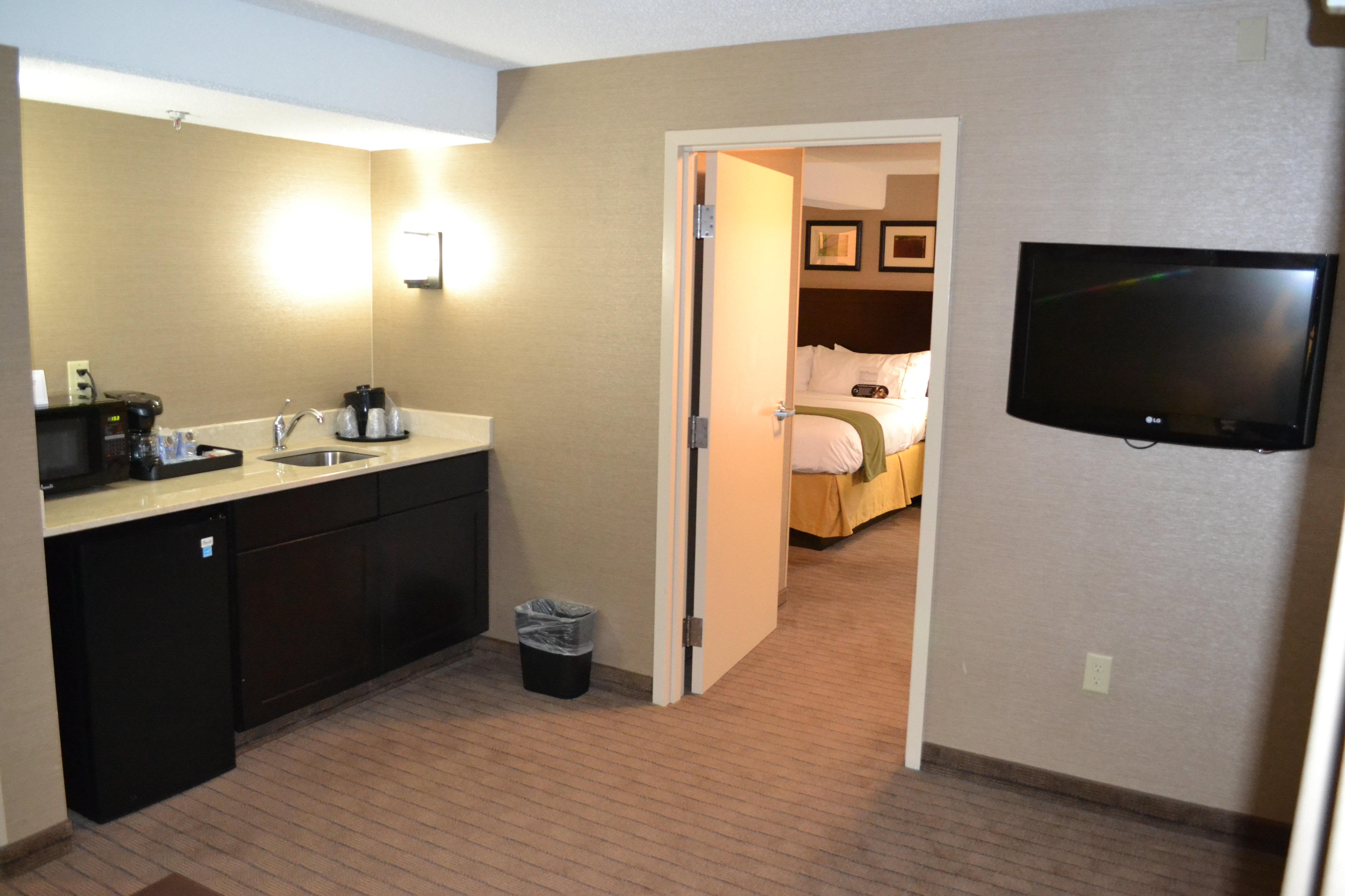 Holiday Inn Express Boston Brockton By Ihg Exterior photo
